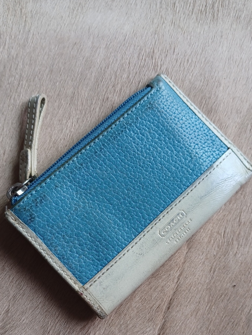 Coach Lratger ID holder